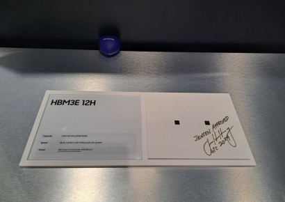 "삼성전자 없이 AI 발전 없다"…12단 HBM에 '승인' 서명한 엔비디아 CEO