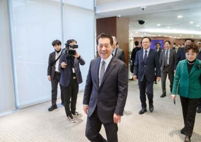 포스코 장인화 "배터리 투자, 결코 소극적이지 않을 것"