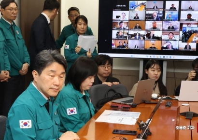 [포토] 40개 의대 운영 대학 총장들과 간담회 하는 이주호 부총리