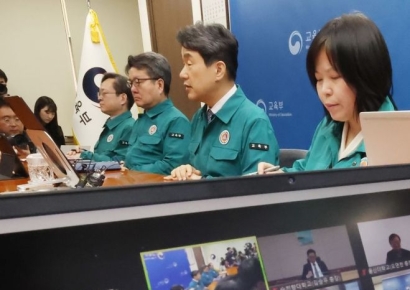 [포토] 의과대학 총장들과 화상 간담회 하는 이주호 부총리