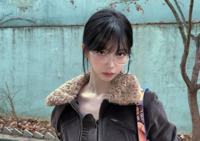 모범생 스타일에 무테안경…카리나·허윤진도 입은 '긱시크룩'[청춘보고서]
