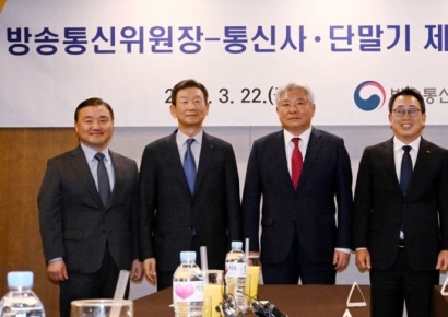 이통사, 지원금 대폭 올렸지만…10만원 요금제 반년 유지해야(종합)