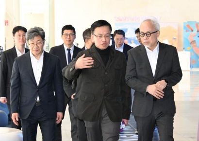LG엔솔 찾은 최상목 "사용후 배터리 육성법 연내 마련"