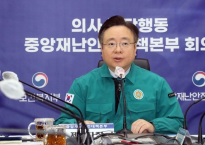 의·정 대립 최고조…의대 교수 "증원 철회하라" 사직서 제출 개시