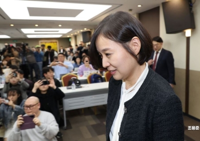 [포토] 기자회견장 입장하는 임주현 사장