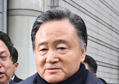 검찰, 제빵기사 ‘민주노총 탈퇴 종용’ 허영인 SPC 회장 구속…"증거인멸 염려"