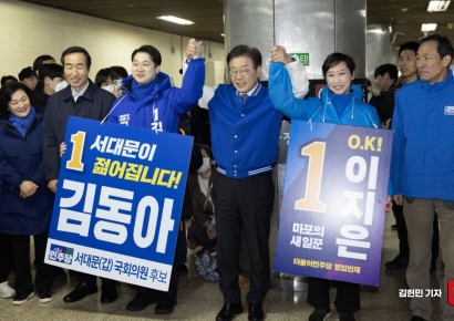 [포토] 이재명, 김동아·이지은 후보와 출근길 인사