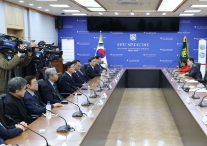 [포토] 한덕수 총리, 의료계와 현안 논의..의정대화 본격화