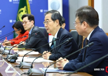 [포토] 한덕수 총리, 의료계 주요 관계자와 의료 개혁 관련 현안 논의