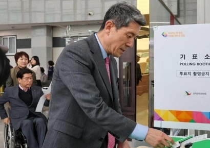 이강덕 포항시장, 장애인 유권자 투표 편의 보장 ‘투표체험’