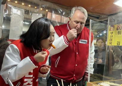 인요한 "마피아도 부인 안 건드려…김건희 문제는 '지나간 일'"