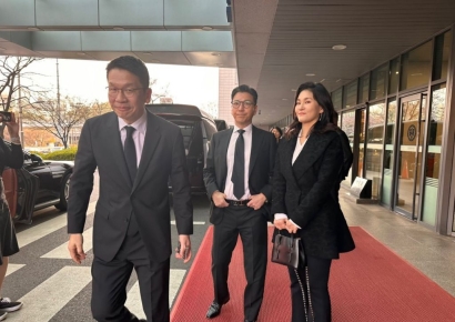 [포토] 나란히 조석래 조문 마치고 나온 최창원·이서현·김재열 