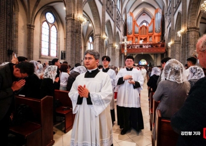 [포토] 명동성당, '주님 부활대축일 낮미사'