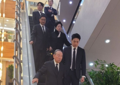[포토]연이틀 '큰형' 빈소 찾은 조양래 명예회장