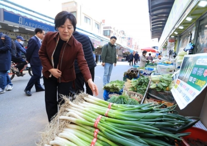 마트·시장 잇달아 찾은 송미령 "체감물가 부담완화 적극 노력할 것"