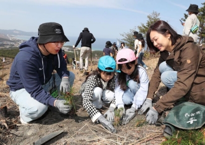 [포토] '온 가족이 우리강산 푸르게~'