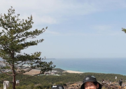 [포토] 유한킴벌리, 신혼부부 나무 심기