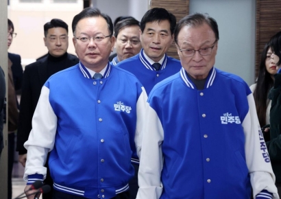 [포토] 중앙 선대위 참석하는 이해찬-김부겸