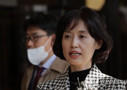 "남편 전관예우 아니다" 발언 박은정, '허위사실유포'로 고발 당해