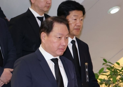 최태원, 故 조석래 회장 조문…"시대 앞서간 기업가"