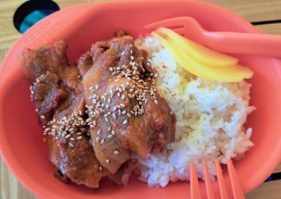 벚꽃축제 1만원짜리 제육덮밥, 고기 석점에 단무지 세조각