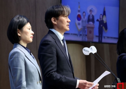 [포토] 조국, 비례대표 선거운동 제한 위헌법령 헌법소원 청구