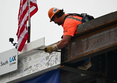 "대학보단 기술"…미국 Z세대 배관·용접공에 열광하는 이유