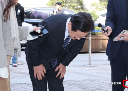 [포토] 발언 마치고 인사하는 이재명 대표