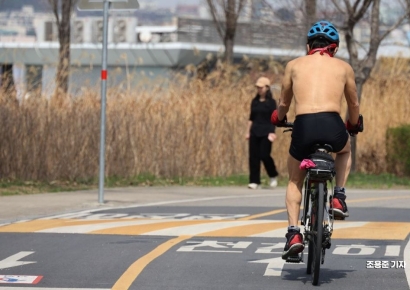[포토] 여름 같은 봄날씨
