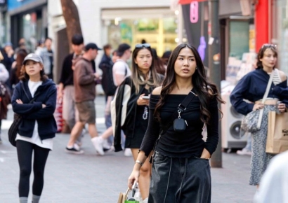 [포토] 다시 외국인으로 붐비는 명동 거리