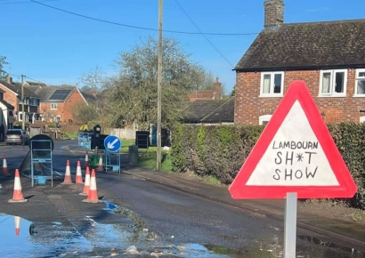 아이들 등굣길에 널브러진 콘돔…'오물천지' 영국 마을에 무슨 일이