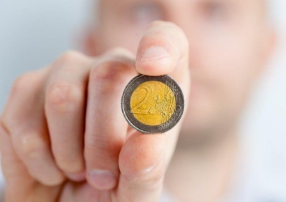 앞면 vs 뒷면 확률 궁금했다…무려 35만번 동전 던진 결과는?