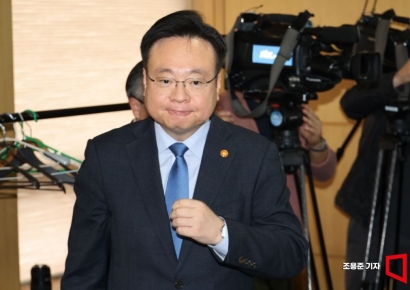 [포토] 병원협회 간담회 참석하는 조규홍 장관