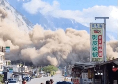 주저앉은 고층빌딩에 먼지구름, 산사태까지…지진 강타한 대만