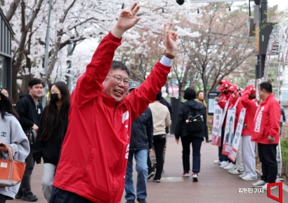 [포토] 22대 총선 지지 호소하는 김경진 후보