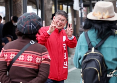 [포토] 지지 호소하는 김경진 국민의힘 후보