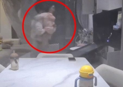 '와장창' 발코니 통창 뚫은 中강풍…엄마는 아이 들고 '필사의 탈출'