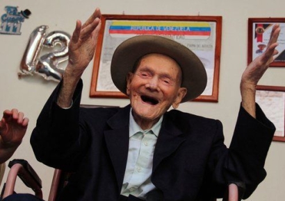 세상 떠난 최고령 남성 장수비결…"열심히 일하고 푹 쉬고 이것 한잔"