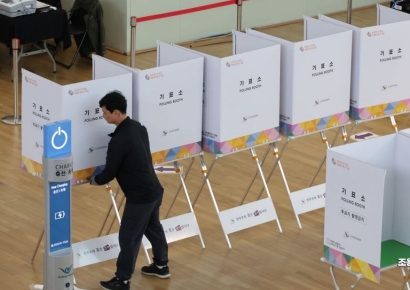 [포토] 사전투표소 설치되는 인천공항 
