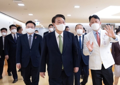 대통령실 "尹, 박단 전공의 대표에게 열악한 처우·근무여건 경청"