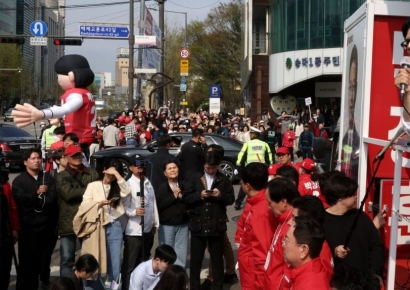 [포토] 송파구 지원 유세 나선 한동훈 
