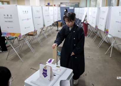 [포토] 사전투표 시작, 민심은 어디로?