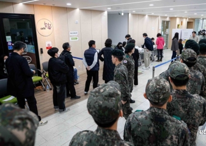 [포토] '22대 총선 사전 투표 시작!'