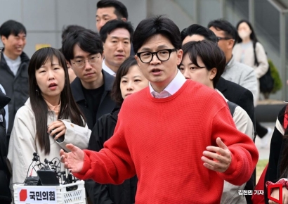 [포토] 사전투표 마치고 발언하는 한동훈 위원장