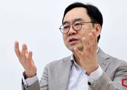 與 공약개발 담당 홍석철 "공약 핵심은 공동체 회복…민주당 '자립펀드' 공약은 탐나"