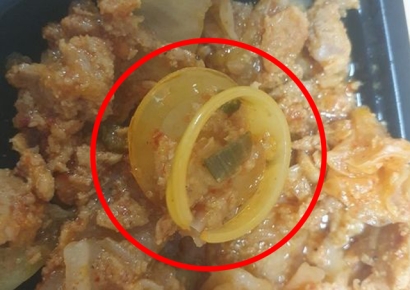 백종원 편의점 도시락, 고기 씹었더니 '으드득'…플라스틱 뚜껑 나와