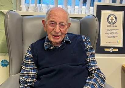 세계 최고령 英 111세 남성 "운 좋아 오래 살았다"