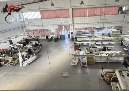 中 하청 단가 13만원 핸드백, 아르마니는 263만원에 팔았다