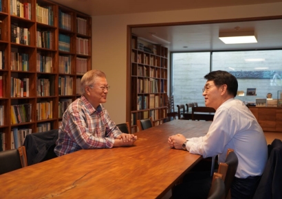 박용진 "文 前대통령, 공천·경선과정 위로…정권교체 중심에 서겠다"