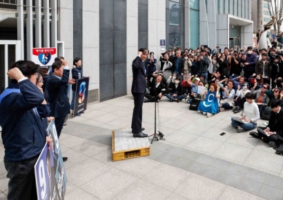 [포토] 김포서 기자회견 나선 조국 대표